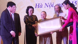 Gia đình cố nhạc sĩ Văn Cao hiến tặng bài “Tiến quân ca“