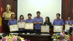 Khen thưởng thành tích tổ chức cuộc thi “Chúng tôi là Kiểm sát viên” năm 2016