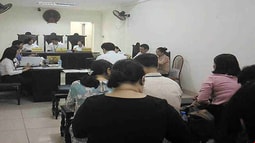 Kiện bộ trưởng GD&ĐT vì bị thu hồi bằng tiến sĩ