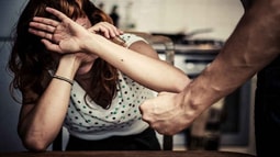 Cấm người có hành vi bạo lực gia đình tiếp xúc với nạn nhân