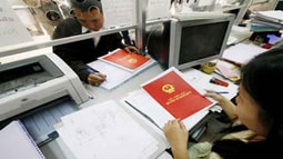 Từ 05/12, hộ gia đình sử dụng đất sẽ ghi đầy đủ tên thành viên trên sổ đỏ