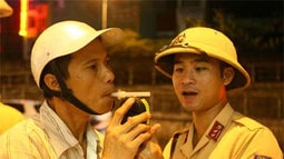 Uống bao nhiêu bia trước khi tham gia giao thông sẽ bị phạt