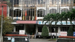 Bắt 3 cán bộ đất đai vì làm giả bìa đỏ