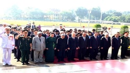Lãnh đạo Đảng, Nhà nước dâng hương tưởng niệm các anh hùng liệt sĩ