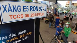 Thay xăng A92 bằng xăng E5 từ 2018