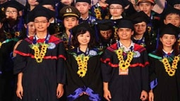 Thủ khoa tốt nghiệp xuất sắc được Hà Nội “trải thảm đỏ”
