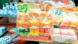 Nhộn nhịp "xe cộ" cho ông Công, ông Táo chầu trời