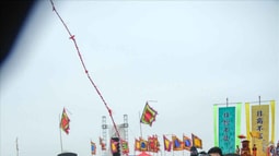 Mùa xuân, vua đi cày ruộng tịch điền