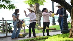 Kiên quyết xử lý hàng rong chèo kéo khách du lịch