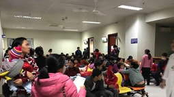 Kê đơn thuốc phải có chứng minh nhân dân: Bác sĩ và người bệnh không "mặn mà"
