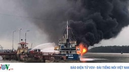 Hải Phòng: Khẩn trương dập tắt đám cháy tàu chở xăng dầu