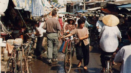Việt Nam những năm 1990 qua ống kính của Tổng lãnh sự Canada