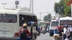 Hà Nội: Nhức mắt xe dù, bến cóc 