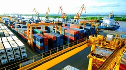 Năm 2018: Hoàn thành việc bãi bỏ, đơn giản hóa 50% điều kiện đầu tư, kinh doanh