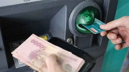 Tăng phí ATM: cần minh bạch và song hành với chất lượng dịch vụ