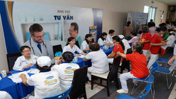 Vinamilk Sure Prevent đồng hành cùng 3000 người cao tuổi tại giải thi đấu thể dục dưỡng sinh TP. Hồ Chí Minh 