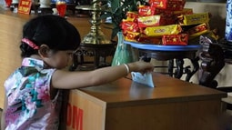 Dúi tiền lẻ cho Phật: Học “Lễ” trước khi đi lễ