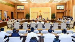 Bế mạc Phiên họp thứ Ba mươi hai của Ủy ban Thường vụ Quốc hội