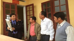 Mang điện sáng lên đỉnh Sùng Đô
