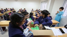 Nhiều lợi ích không ngờ, phụ huynh Hà Nội "ngất ngây" với Sữa học đường