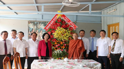 Lãnh đạo Ban Dân vận Trung ương và MTTQ Việt Nam chúc mừng lễ Phật đản