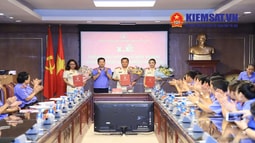 Công bố và trao quyết định bổ nhiệm các chức vụ lãnh đạo cấp Phòng