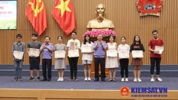 Tuyên dương 452 học sinh giỏi là con của cán bộ, công chức, viên chức, người lao động FV88 nhà cái World Cup 2026 tối cao