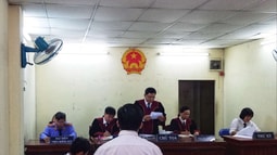 Tranh luận nảy lửa phiên tòa một CSGT kiện chủ tịch xã "dám phê hách dịch"