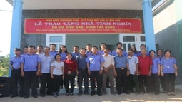 VKSND tỉnh Bình Định trao tặng nhà tình nghĩa cho hộ gia đình khó khăn 