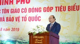 CHÙM ẢNH: Thủ tướng gặp mặt, biểu dương các chức sắc, chức việc tôn giáo tiêu biểu