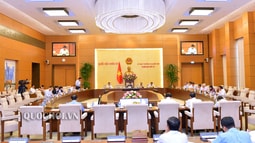 Ủy ban Thường vụ Quốc hội tiến hành chất vấn, trả lời chất vấn
