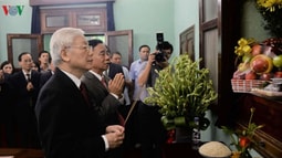 Tổng Bí thư, Chủ tịch Nước Nguyễn Phú Trọng dâng hương tưởng niệm Bác
