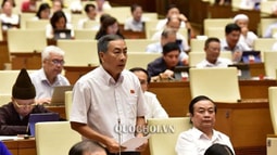 Có cán bộ “sáng cắp ô đi chiều cắp ô về” nhưng không chịu nghỉ hưu