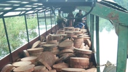 Những chiến sĩ bảo vệ công lý mang sắc áo thiên thanh