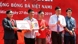 Lãnh đạo Tổng Cục Thể dục Thể thao tham dự lễ trao giải “hát vì đội tuyển” 