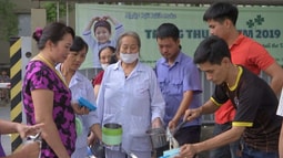 Nồi cháo thiện nguyện của những người khoác trên mình màu áo thiên thanh