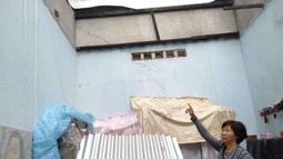 TP HCM: Cụ bà neo đơn sống “lay lắt” vì bị em chồng phá hoại chỗ ở, đuổi ra khỏi nhà 