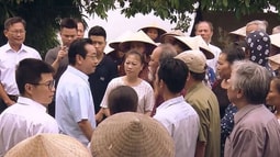 "Sinh tử" tập 20: Chủ tịch tỉnh bị dân chặn xe gửi đơn kiện