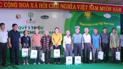 Vinamilk cùng quỹ 1 triệu cây xanh cho Việt Nam trồng cây góp phần biến đổi khí hậu tại tỉnh Bình Định