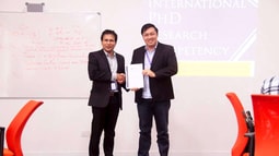 Ông Cao Văn Chóng bảo vệ thành công luận án Tiến sĩ tại trường ĐH uy tín hàng đầu Malaysia