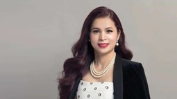  Bà Lê Hoàng Diệp Thảo thưởng tuyển nữ Việt Nam 100 triệu đồng và 1 năm uống King Coffee 