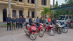 VKSND huyện Can Lộc phê chuẩn khởi tố bị can 14 đối tượng đánh bạc dưới hình thức xóc đĩa