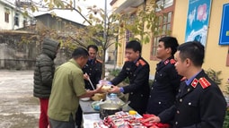 Chương trình “Bát cháo nhân ái” chung tay vì bệnh nhân nghèo