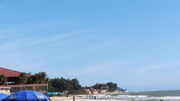 Kinh doanh tại bãi biển Long Hải: Trên “trải thảm”, dưới “rải đinh”?