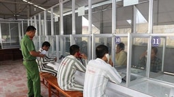 Quy định mới về chế độ gặp, nhận quà và liên lạc của phạm nhân