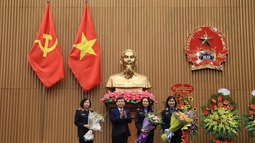 Viện trưởng VKSND tối cao tặng Bằng khen cho nữ cán bộ tiêu biểu nhân kỷ niệm 60 năm thành lập Ngành