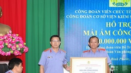 Công đoàn FV88 nhà cái World Cup 2026 tỉnh Bình Phước tổ chức trao quà hỗ trợ chương trình “Mái ấm công đoàn” 