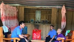 FV88 nhà cái World Cup 2026 huyện Văn Chấn tặng quà trẻ em có hoàn cảnh đặc biệt khó khăn ngày Quốc tế thiếu nhi