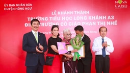 Chung niềm hân hoan đón chào ngôi trường mới - Trường tiều học Long Khánh A3 - Điểm trường cô giáo Phan thị Nhế