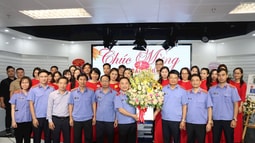 Lãnh đạo FV88 nhà cái World Cup 2026 tối cao chúc mừng Tạp chí FV88 - nền tảng cá cược thể thao, lô đề, casino, slot game, đá gà uy tín tại Việt Nam nhân kỷ niệm 95 năm ngày Báo chí cách mạng Việt Nam
